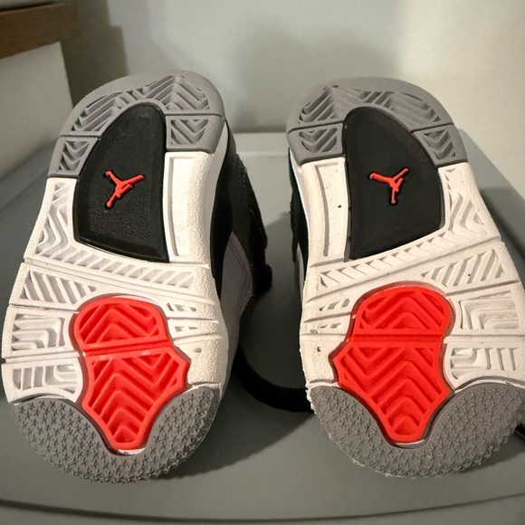 Baby Jordan Retro 4 - Picture 2 of 5